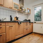 Apartmán Jobostays - Bloom Family - Bis Zu 6 Personen - 3 - 2 Schlafzimmer - 2 Baeder - Balkon Und Gartenblick - Kostenloser Privatparkplatz - Kostenfreies Wlan - Vollkueche - Wohnzimmer Mit Tv - Babybett - Kontaktfreier Check-in