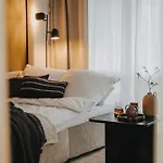 Jobostays - Bloom Family - Bis Zu 6 Personen - 3 - 2 Schlafzimmer - 2 Baeder - Balkon Und Gartenblick - Kostenloser Privatparkplatz - Kostenfreies Wlan - Vollkueche - Wohnzimmer Mit Tv - Babybett - Kontaktfreier Check-in Apartmán *
