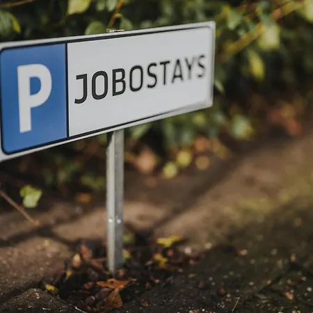 Jobostays - Bloom Family Apartment Oldenburg - Bis Zu 6 Personen - 3 Zimmer - 2 Schlafzimmer - 2 Baeder - Balkon Und Gartenblick - Kostenloser Privatparkplatz - Kostenfreies Wlan - Vollkueche - Wohnzimmer Mit Tv - Babybett - Kontaktfreier Check-In