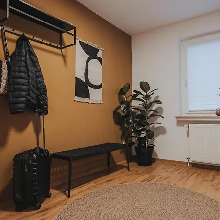 Lejlighed Jobostays - Bloom Family Apartment Oldenburg - Bis Zu 6 Personen - 3 Zimmer - 2 Schlafzimmer - 2 Baeder - Balkon Und Gartenblick - Kostenloser Privatparkplatz - Kostenfreies Wlan - Vollkueche - Wohnzimmer Mit Tv - Babybett - Kontaktfreier Check-In
