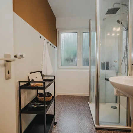 Jobostays - Bloom Family - Bis Zu 6 Personen - 3 - 2 Schlafzimmer - 2 Baeder - Balkon Und Gartenblick - Kostenloser Privatparkplatz - Kostenfreies Wlan - Vollkueche - Wohnzimmer Mit Tv - Babybett - Kontaktfreier Check-in *