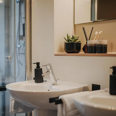 Apartmán Jobostays - Bloom Family - Bis Zu 6 Personen - 3 - 2 Schlafzimmer - 2 Baeder - Balkon Und Gartenblick - Kostenloser Privatparkplatz - Kostenfreies Wlan - Vollkueche - Wohnzimmer Mit Tv - Babybett - Kontaktfreier Check-in *