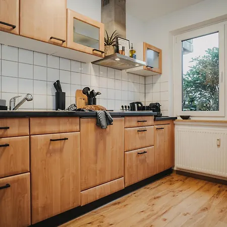 Apartmán Jobostays - Bloom Family - Bis Zu 6 Personen - 3 - 2 Schlafzimmer - 2 Baeder - Balkon Und Gartenblick - Kostenloser Privatparkplatz - Kostenfreies Wlan - Vollkueche - Wohnzimmer Mit Tv - Babybett - Kontaktfreier Check-in