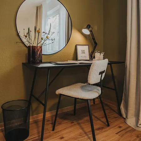 Jobostays - Bloom Family - Bis Zu 6 Personen - 3 - 2 Schlafzimmer - 2 Baeder - Balkon Und Gartenblick - Kostenloser Privatparkplatz - Kostenfreies Wlan - Vollkueche - Wohnzimmer Mit Tv - Babybett - Kontaktfreier Check-in Apartmán *