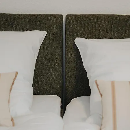 Jobostays - Bloom Family - Bis Zu 6 Personen - 3 - 2 Schlafzimmer - 2 Baeder - Balkon Und Gartenblick - Kostenloser Privatparkplatz - Kostenfreies Wlan - Vollkueche - Wohnzimmer Mit Tv - Babybett - Kontaktfreier Check-in Apartmán Oldenburg