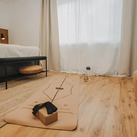 Jobostays - Bloom Family - Bis Zu 6 Personen - 3 - 2 Schlafzimmer - 2 Baeder - Balkon Und Gartenblick - Kostenloser Privatparkplatz - Kostenfreies Wlan - Vollkueche - Wohnzimmer Mit Tv - Babybett - Kontaktfreier Check-in Apartmán *