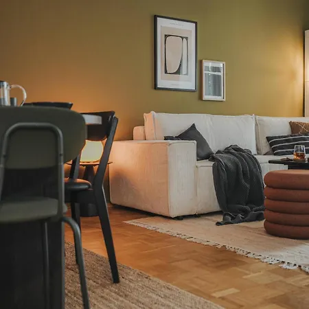 Jobostays - Bloom Family - Bis Zu 6 Personen - 3 - 2 Schlafzimmer - 2 Baeder - Balkon Und Gartenblick - Kostenloser Privatparkplatz - Kostenfreies Wlan - Vollkueche - Wohnzimmer Mit Tv - Babybett - Kontaktfreier Check-in