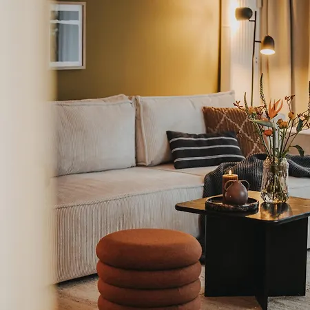Jobostays - Bloom Family - Bis Zu 6 Personen - 3 - 2 Schlafzimmer - 2 Baeder - Balkon Und Gartenblick - Kostenloser Privatparkplatz - Kostenfreies Wlan - Vollkueche - Wohnzimmer Mit Tv - Babybett - Kontaktfreier Check-in Apartmán