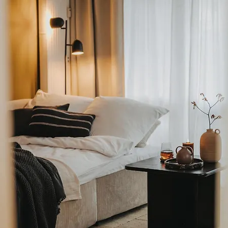 Jobostays - Bloom Family - Bis Zu 6 Personen - 3 - 2 Schlafzimmer - 2 Baeder - Balkon Und Gartenblick - Kostenloser Privatparkplatz - Kostenfreies Wlan - Vollkueche - Wohnzimmer Mit Tv - Babybett - Kontaktfreier Check-in Apartmán *