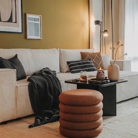 Jobostays - Bloom Family - Bis Zu 6 Personen - 3 - 2 Schlafzimmer - 2 Baeder - Balkon Und Gartenblick - Kostenloser Privatparkplatz - Kostenfreies Wlan - Vollkueche - Wohnzimmer Mit Tv - Babybett - Kontaktfreier Check-in *