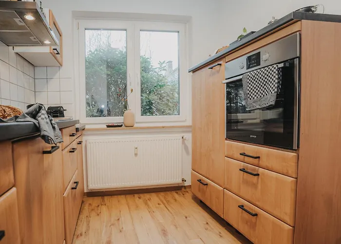 Jobostays - Bloom Family Apartment Oldenburg - Bis Zu 6 Personen - 3 Zimmer - 2 Schlafzimmer - 2 Baeder - Balkon Und Gartenblick - Kostenloser Privatparkplatz - Kostenfreies Wlan - Vollkueche - Wohnzimmer Mit Tv - Babybett - Kontaktfreier Check-In