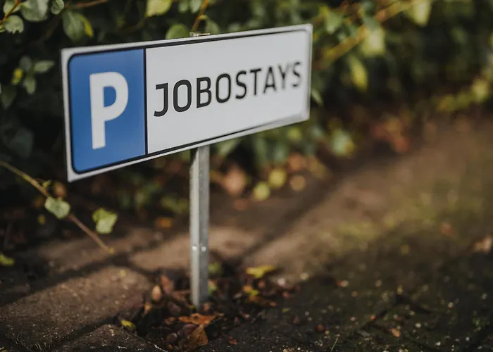 Jobostays - Bloom Family Apartment Oldenburg - Bis Zu 6 Personen - 3 Zimmer - 2 Schlafzimmer - 2 Baeder - Balkon Und Gartenblick - Kostenloser Privatparkplatz - Kostenfreies Wlan - Vollkueche - Wohnzimmer Mit Tv - Babybett - Kontaktfreier Check-In
