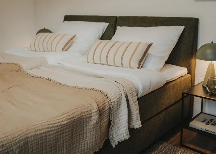 Jobostays - Bloom Family Apartment Oldenburg - Bis Zu 6 Personen - 3 Zimmer - 2 Schlafzimmer - 2 Baeder - Balkon Und Gartenblick - Kostenloser Privatparkplatz - Kostenfreies Wlan - Vollkueche - Wohnzimmer Mit Tv - Babybett - Kontaktfreier Check-In Oldenburg