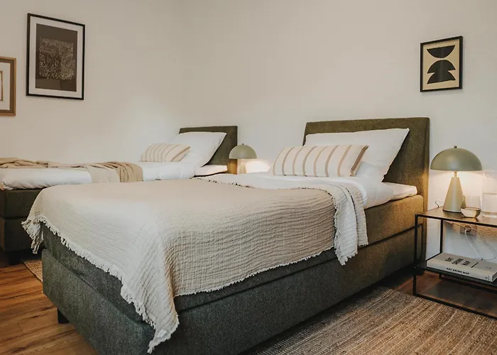 Jobostays - Bloom Family Apartment Oldenburg - Bis Zu 6 Personen - 3 Zimmer - 2 Schlafzimmer - 2 Baeder - Balkon Und Gartenblick - Kostenloser Privatparkplatz - Kostenfreies Wlan - Vollkueche - Wohnzimmer Mit Tv - Babybett - Kontaktfreier Check-In Lejlighed