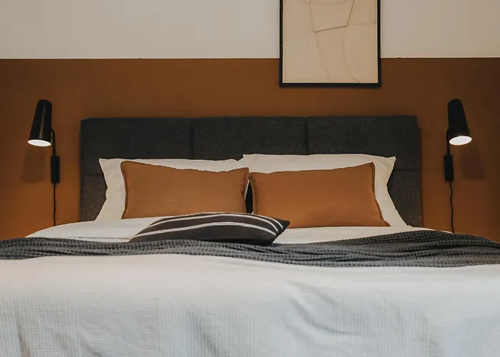Jobostays - Bloom Family Apartment Oldenburg - Bis Zu 6 Personen - 3 Zimmer - 2 Schlafzimmer - 2 Baeder - Balkon Und Gartenblick - Kostenloser Privatparkplatz - Kostenfreies Wlan - Vollkueche - Wohnzimmer Mit Tv - Babybett - Kontaktfreier Check-In *