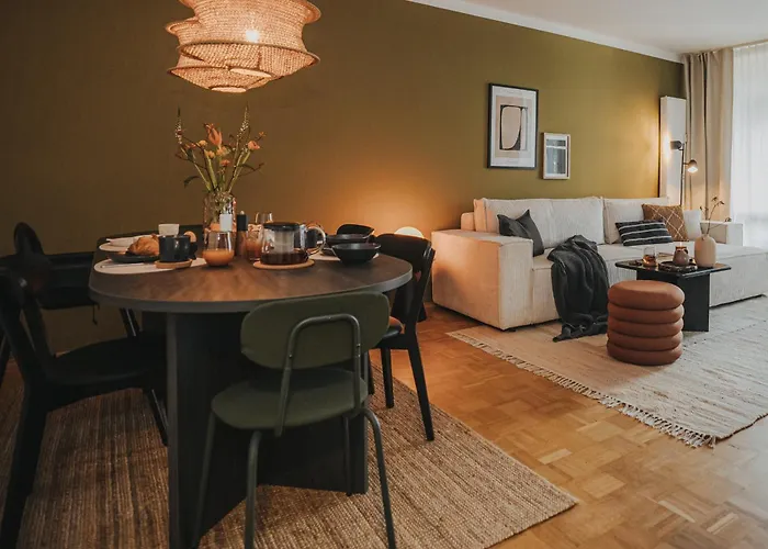 Jobostays - Bloom Family Apartment Oldenburg - Bis Zu 6 Personen - 3 Zimmer - 2 Schlafzimmer - 2 Baeder - Balkon Und Gartenblick - Kostenloser Privatparkplatz - Kostenfreies Wlan - Vollkueche - Wohnzimmer Mit Tv - Babybett - Kontaktfreier Check-In Lejlighed