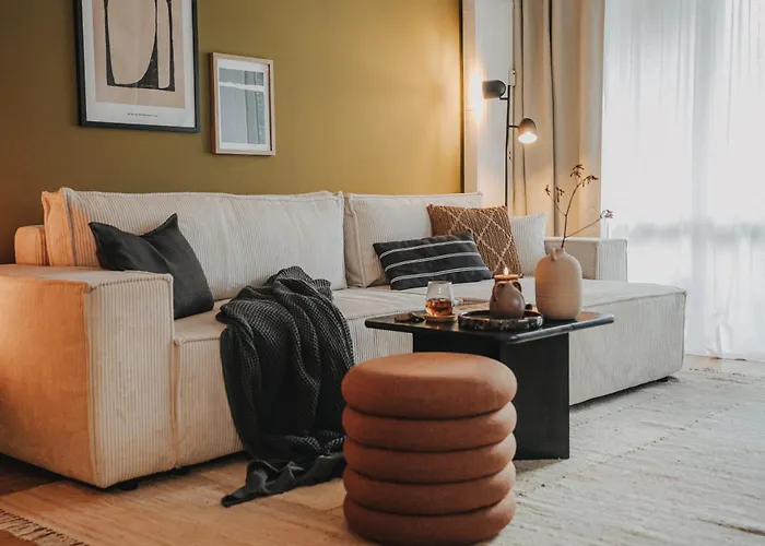 Jobostays - Bloom Family Apartment Oldenburg - Bis Zu 6 Personen - 3 Zimmer - 2 Schlafzimmer - 2 Baeder - Balkon Und Gartenblick - Kostenloser Privatparkplatz - Kostenfreies Wlan - Vollkueche - Wohnzimmer Mit Tv - Babybett - Kontaktfreier Check-In *